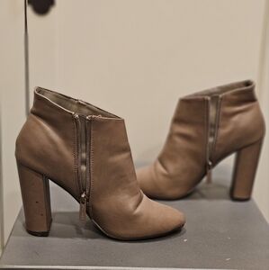 Breckelles Tan Ankle Boots